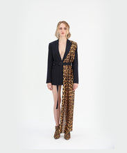 Load image into Gallery viewer, Animal Print Belted Blazer
